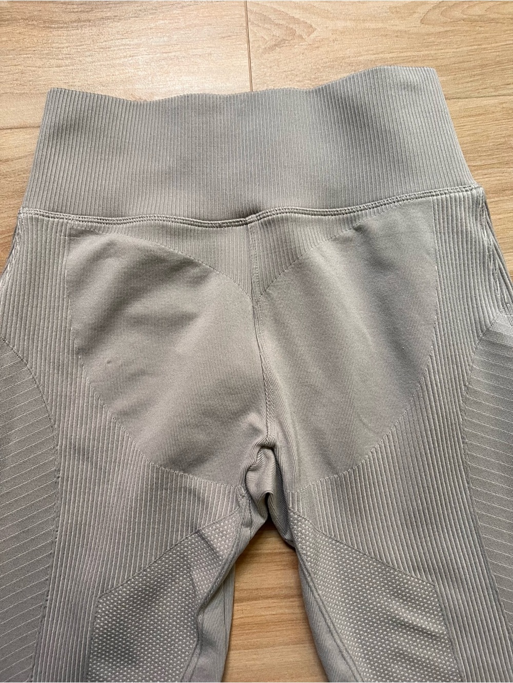 The Giving Movement Flare Leggings Gray Seamless Sculpt Yoga Pants Small Tall - Picture 4 of 7